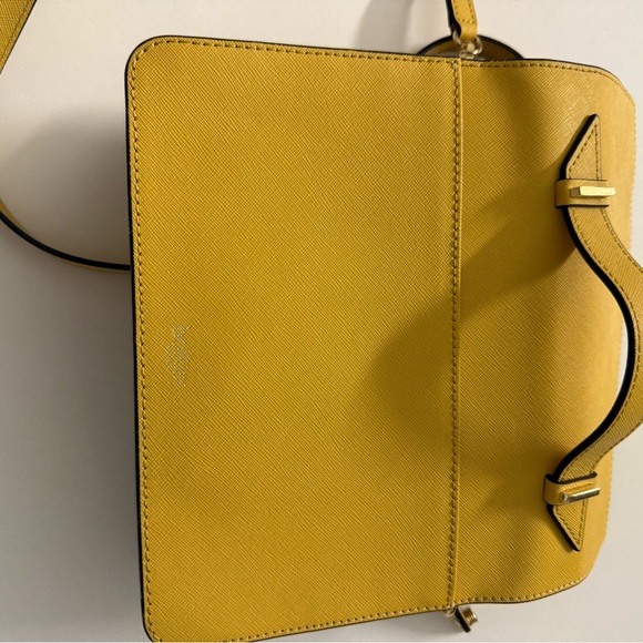 Botkier Mint Condition crossbody leather 
“cobble hill” style in “Sunny” yellow - Picture 5 of 9
